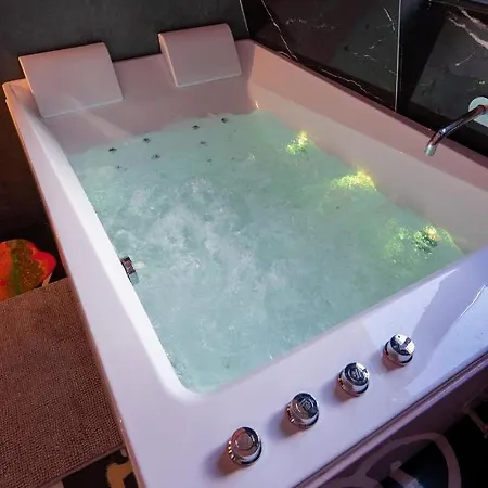 Capsule Art Déco - Jacuzzi - Netflix - Cinéma - Arcade De Jeux&nintendo Switch - 2 - Filet Suspendu * Valenciennes